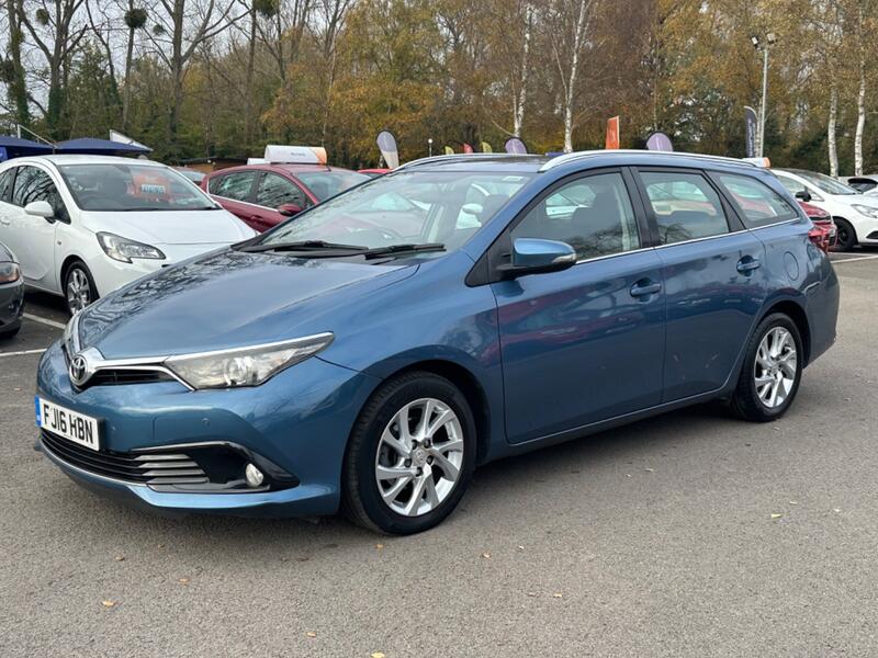 TOYOTA AURIS