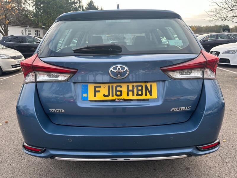TOYOTA AURIS