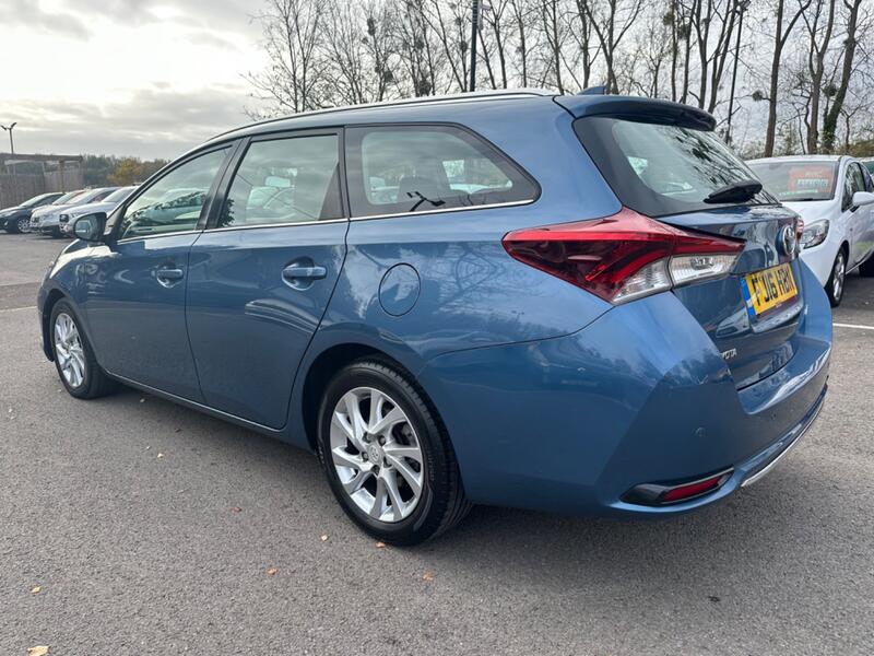 TOYOTA AURIS