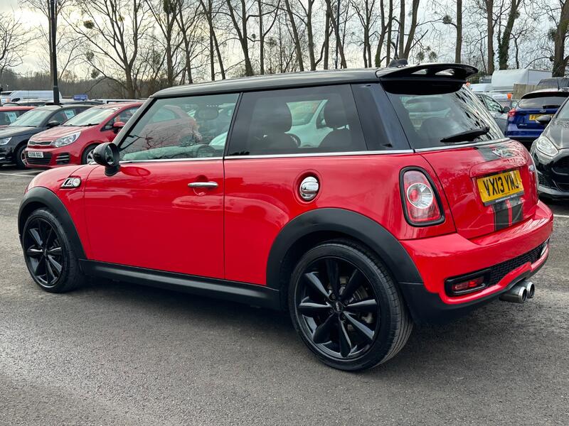 MINI HATCH
