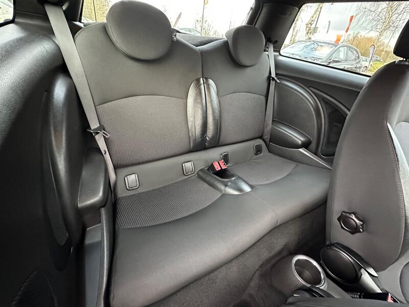 MINI HATCH